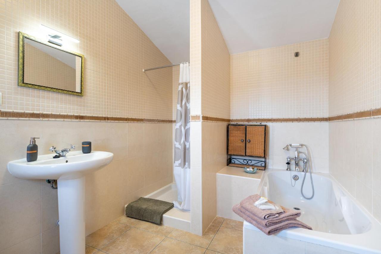 Hacienda La Buena Vida B&B En Appartementen 阿尔加里内霍 外观 照片
